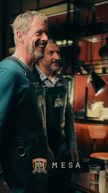 Equipe do Mesa Pizza no balcão da casa